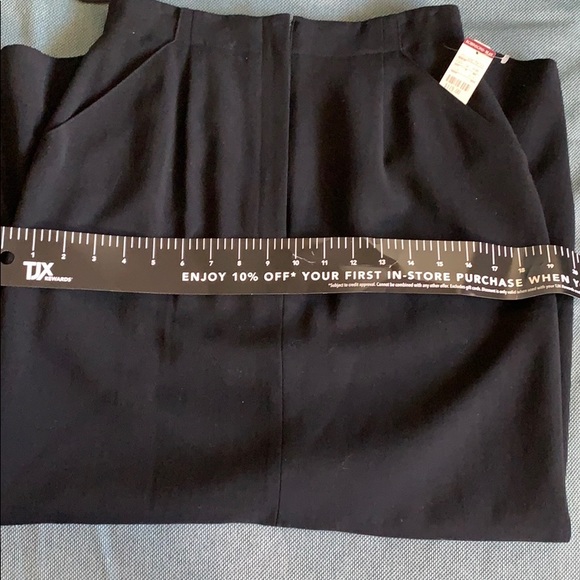 Classic wool skirt 36in long 19in wide - Picture 8 of 13